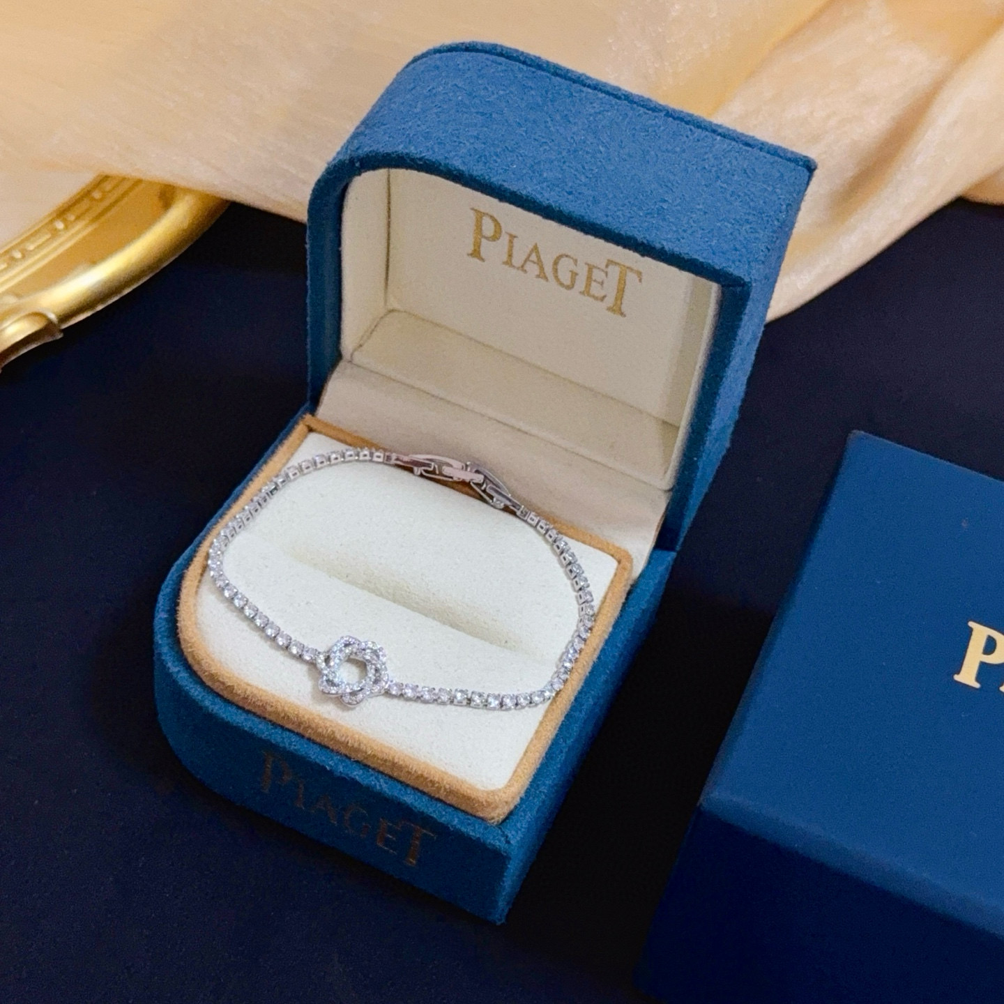 Piaget Rose bracelet White gold with clear diamonds 17cm