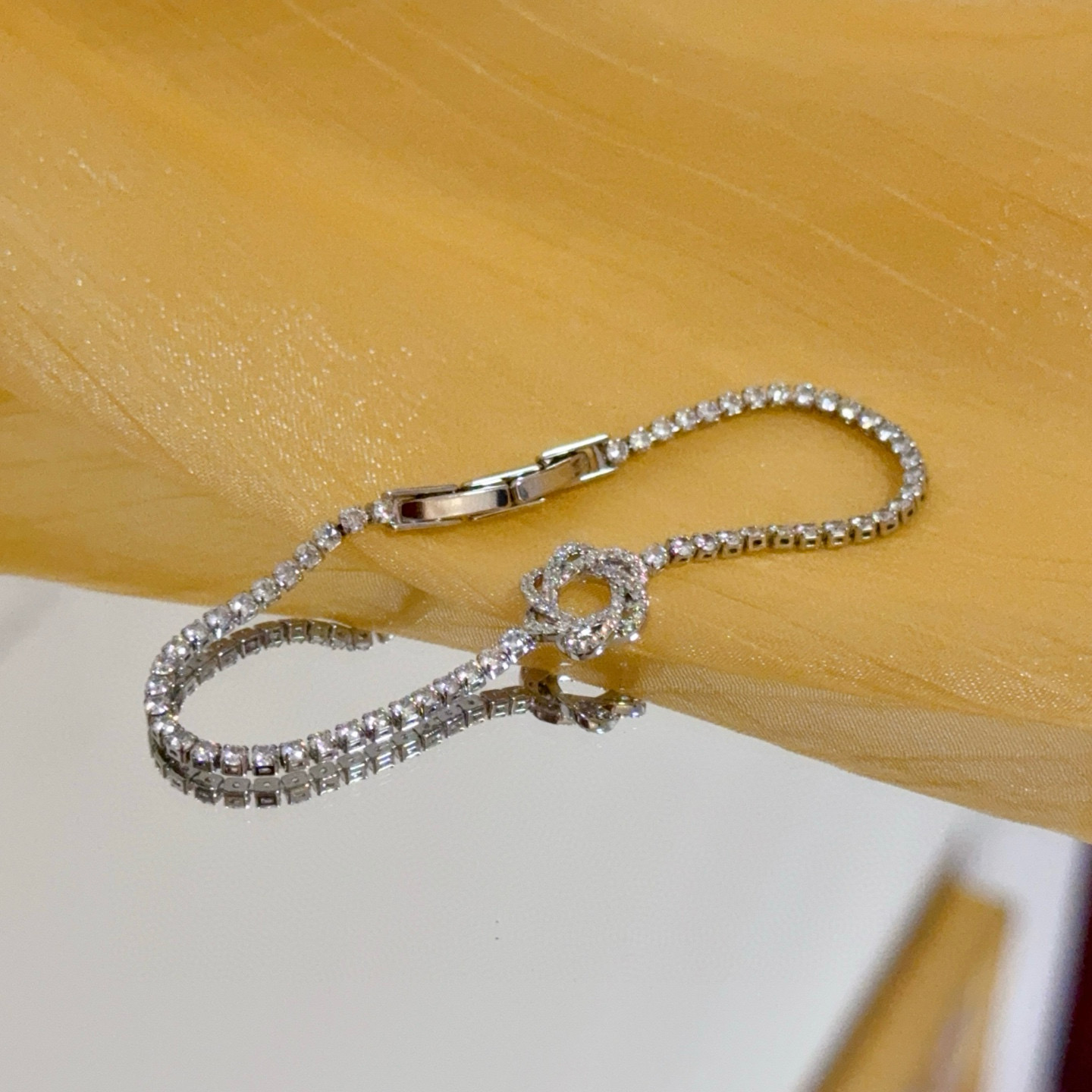 Piaget Rose bracelet White gold with clear diamonds 17cm