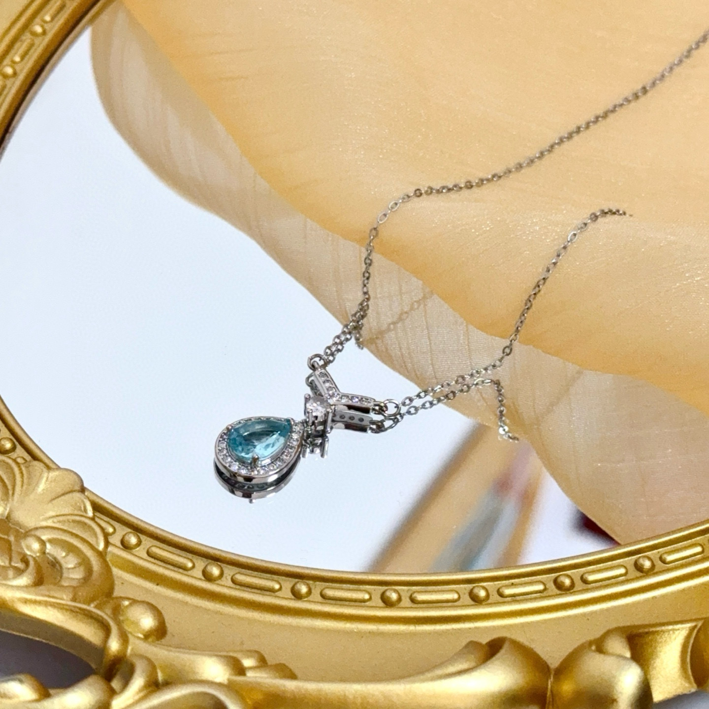 Piaget Teardrop Gemstone Pendant necklace Silver-toned white gold metal with light blue teardrop gemstone and white diamond accents 45cm