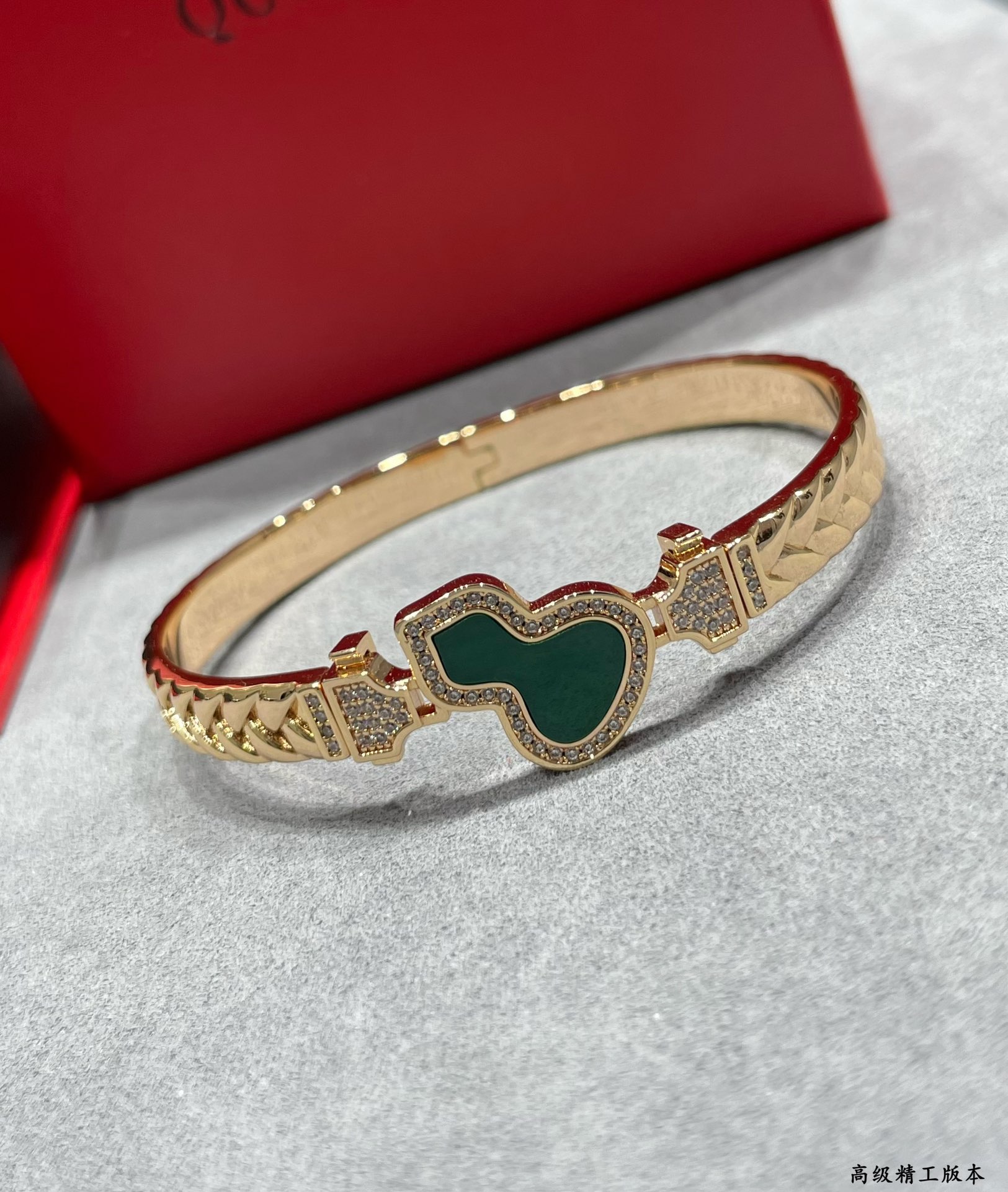 Qeelin Wulu bracelet Rose gold with green malachite and clear diamond accents 17cm