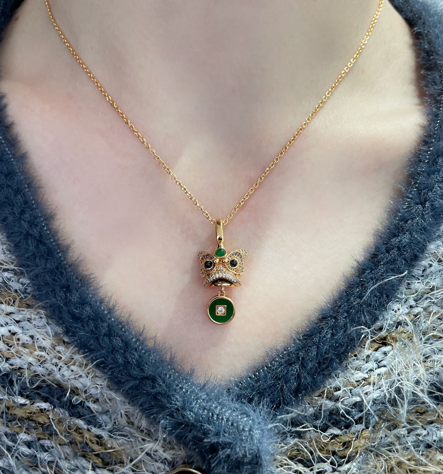 Qeelin Kirin Lion Copper Coin necklace 18K gold green agate clear diamond black onyx 45cm