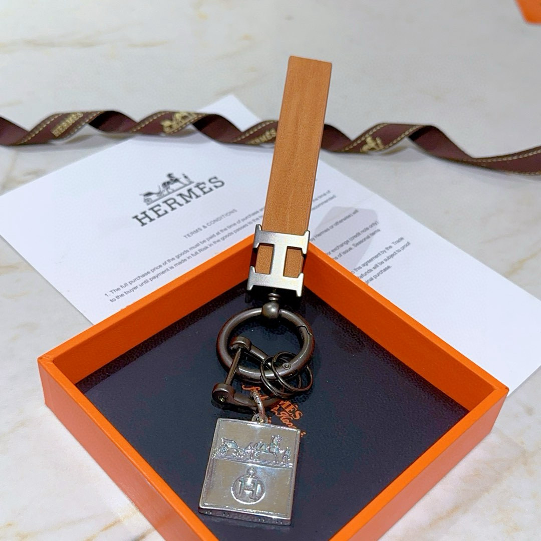 Ciondolo portachiavi in ​​pelle Hermes H Logo Pelle marrone chiaro canna di fucile metallo argento 12 cm
