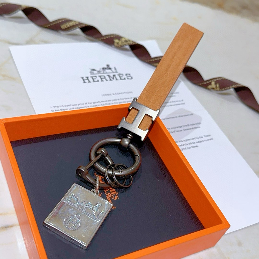 Ciondolo portachiavi in ​​pelle Hermes H Logo Pelle marrone chiaro canna di fucile metallo argento 12 cm