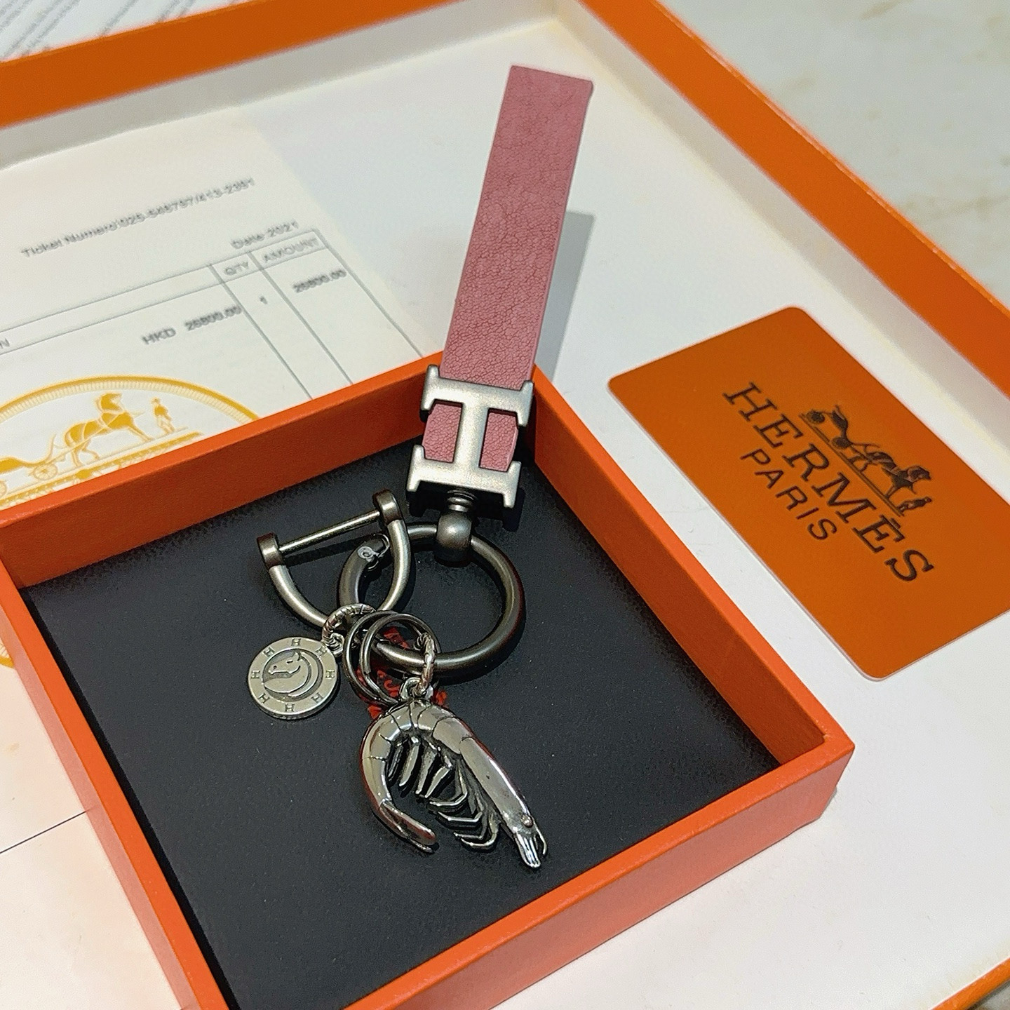 Hermes H Logo Shrimp Charm Llavero colgante Gunmetal metal plateado cuero rosa empolvado dije de camarón plateado medallón de caballo plateado 10 cm