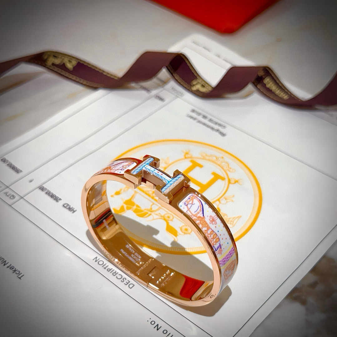 Bracciale Hermes Clic H in metallo oro rosa con stravagante smalto multicolore con stampa di cavalli PM