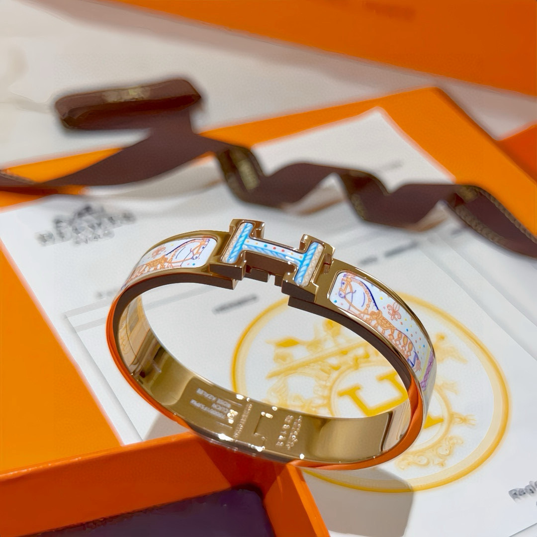 Bracciale Hermes Clic H in metallo oro rosa con stravagante smalto multicolore con stampa di cavalli PM
