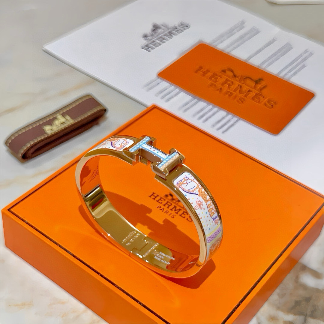 Bracciale Hermes Clic H in metallo oro rosa con stravagante smalto multicolore con stampa di cavalli PM