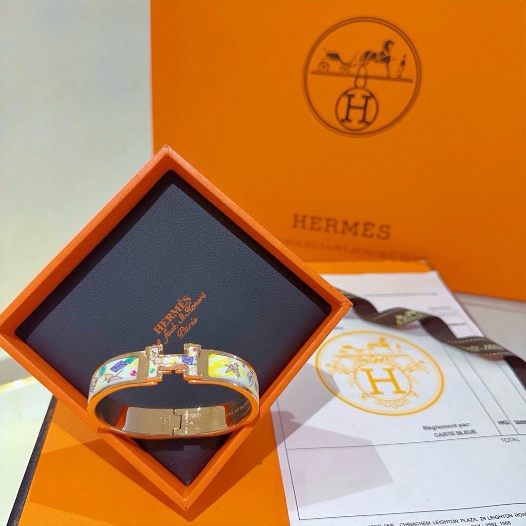 Pulseira Hermes Clic H Metal banhado a ouro rosa com esmalte branco e amarelo com estampa de origami multicolor PM