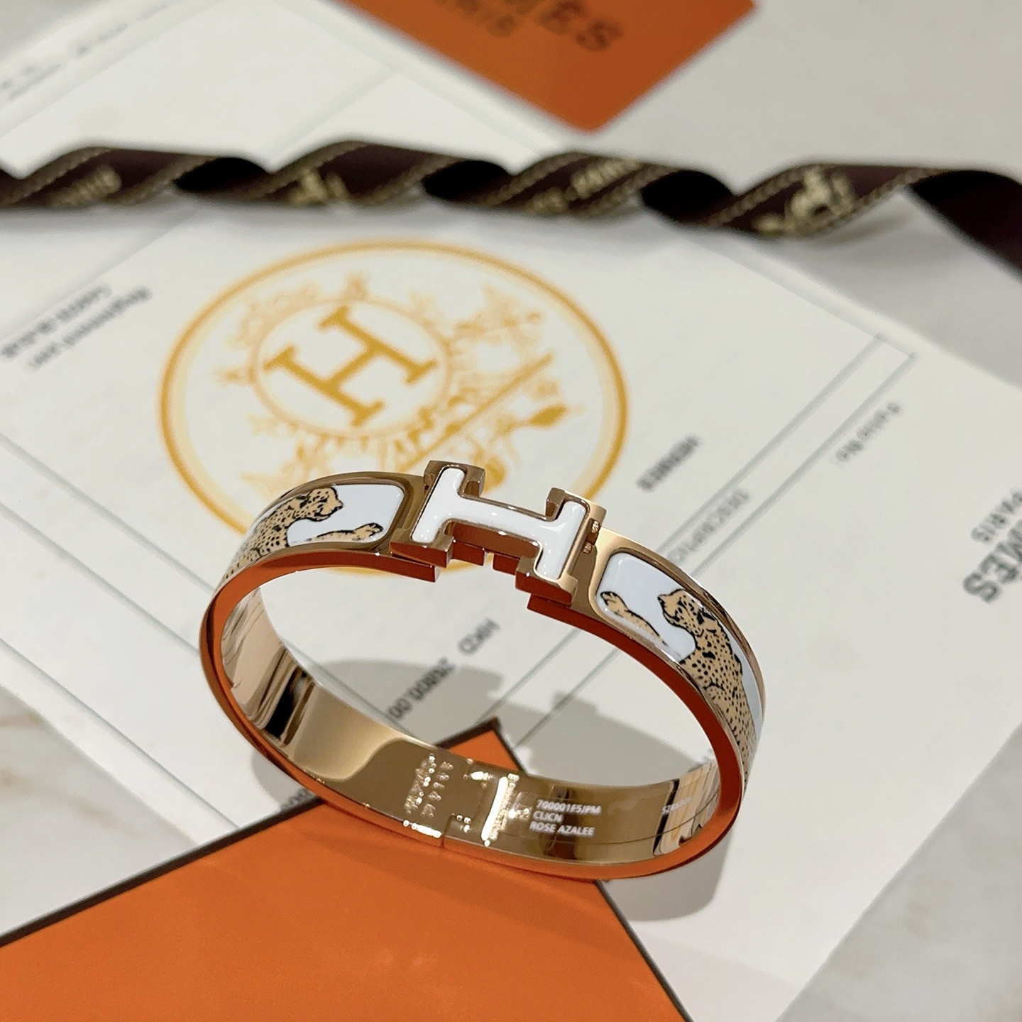Bracciale Hermes Clic H Cheetah Print metallo placcato oro rosa smalto bianco con stampa ghepardo marrone chiaro con stampa ghepardo smalto bianco fermaglio H PM