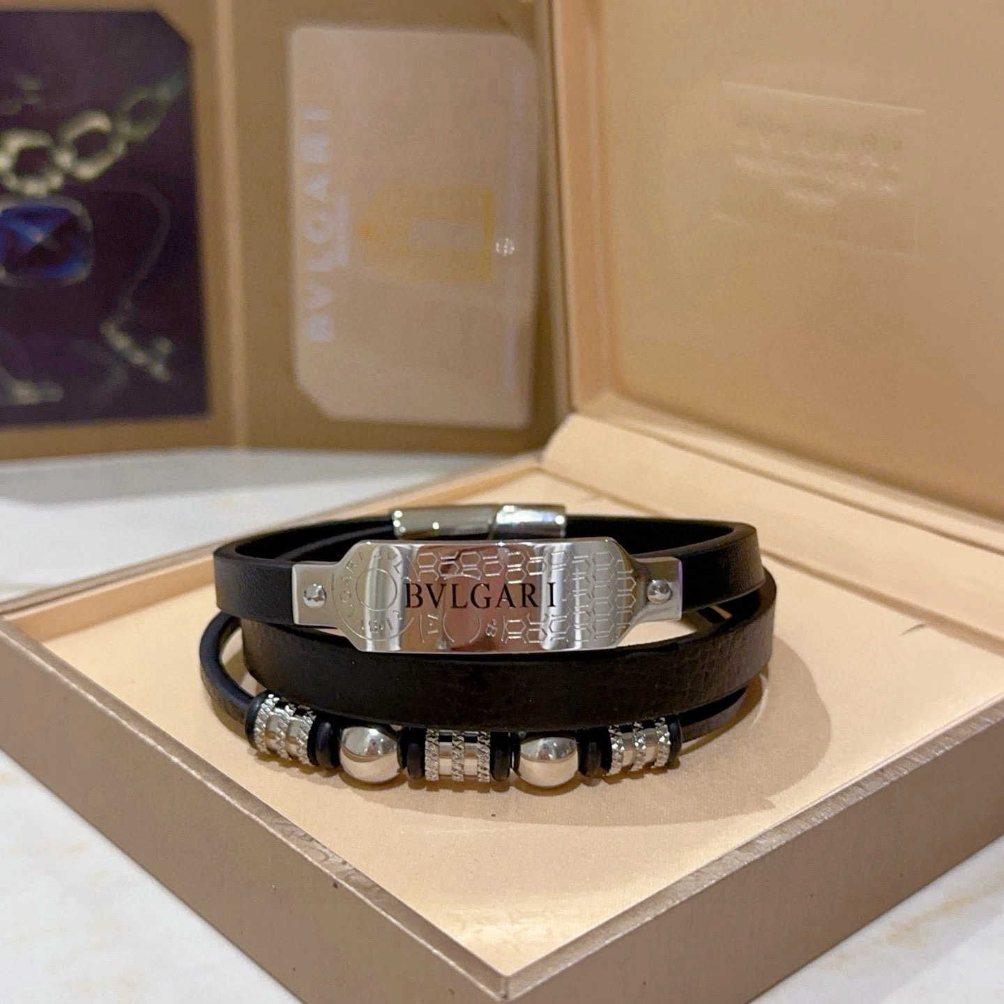 Bracciale Bvlgari Serpenti Forever Coiled Leather Bracciale in pelle nera Hardware in metallo argentato 19 cm