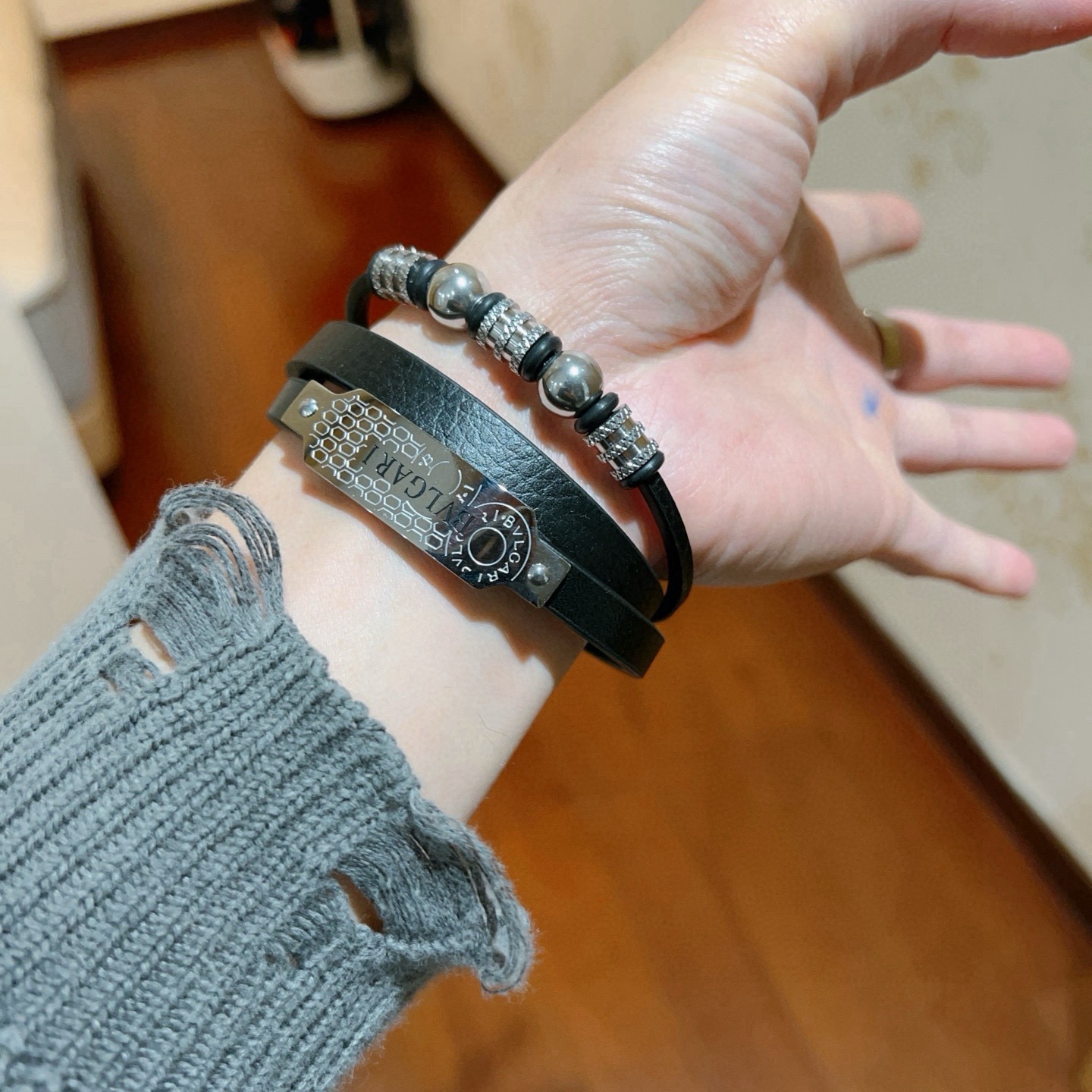 Bracciale Bvlgari Serpenti Forever Coiled Leather Bracciale in pelle nera Hardware in metallo argentato 19 cm