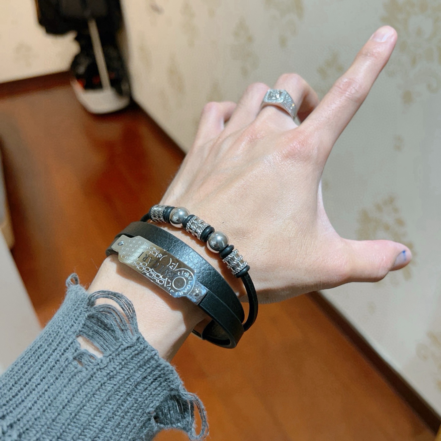 Bracciale Bvlgari Serpenti Forever Coiled Leather Bracciale in pelle nera Hardware in metallo argentato 19 cm