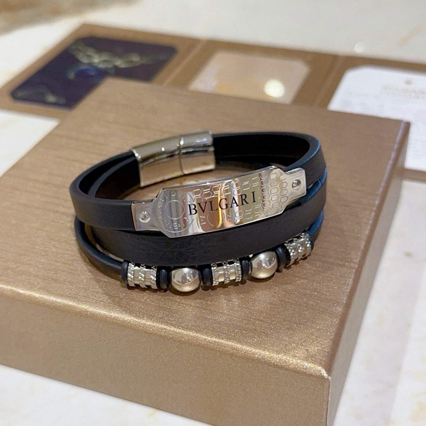 Bracciale Bvlgari Serpenti Forever Coiled Leather Bracciale in pelle nera Hardware in metallo argentato 19 cm