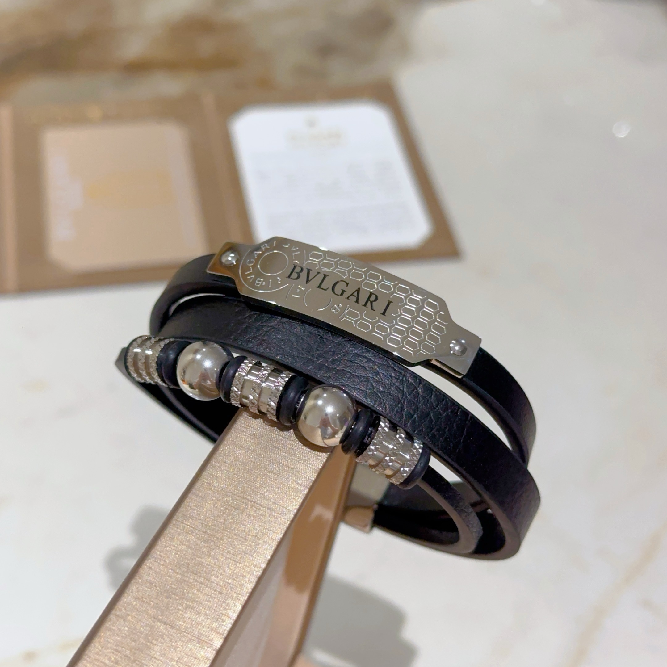Bracciale Bvlgari Serpenti Forever Coiled Leather Bracciale in pelle nera Hardware in metallo argentato 19 cm