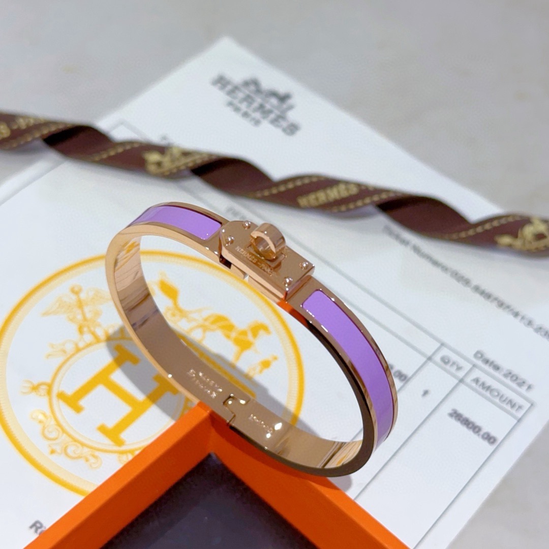 Bracciale Hermes Kelly in metallo oro rosa con smalto viola lavanda PM