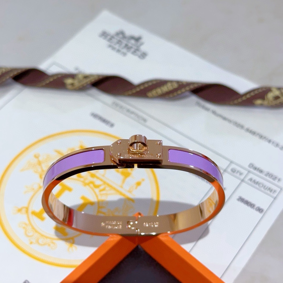 Bracciale Hermes Kelly in metallo oro rosa con smalto viola lavanda PM
