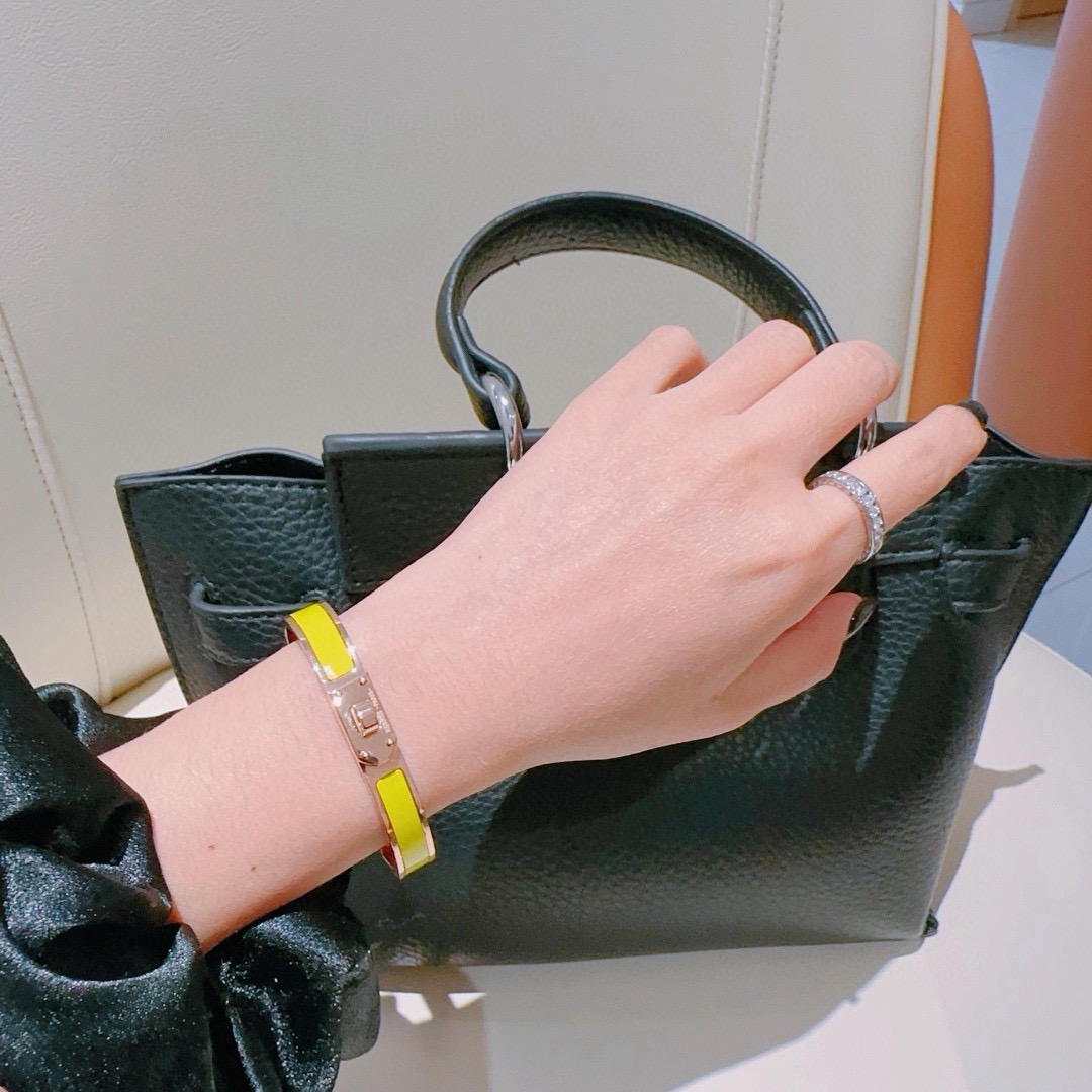 Bracciale Hermes Mini Clic Kelly Metallo oro rosa con smalto giallo lime PM