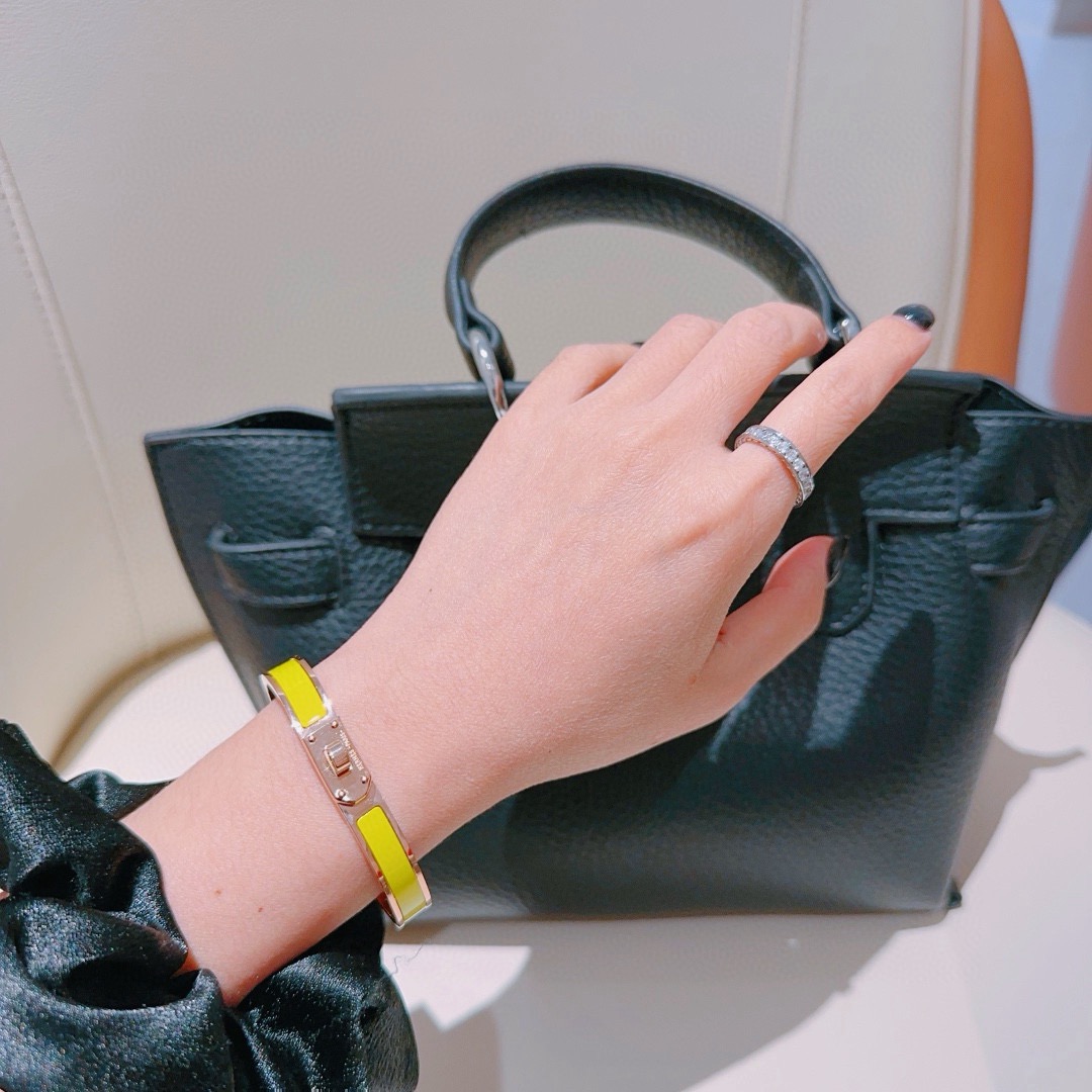 Bracciale Hermes Mini Clic Kelly Metallo oro rosa con smalto giallo lime PM