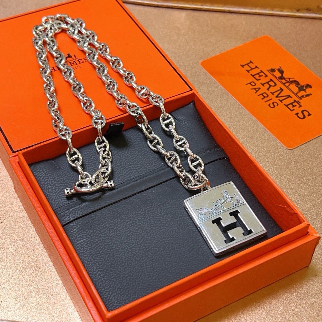 Collana Hermes Chaine d Ancre H Square con pendente in metallo color argento invecchiato 60 cm