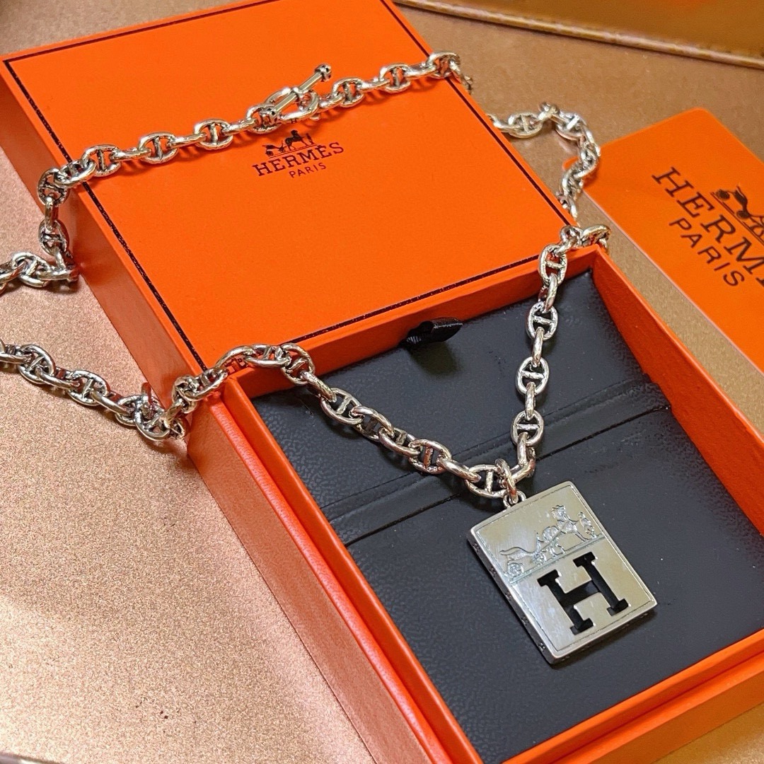 Collana Hermes Chaine d Ancre H Square con pendente in metallo color argento invecchiato 60 cm