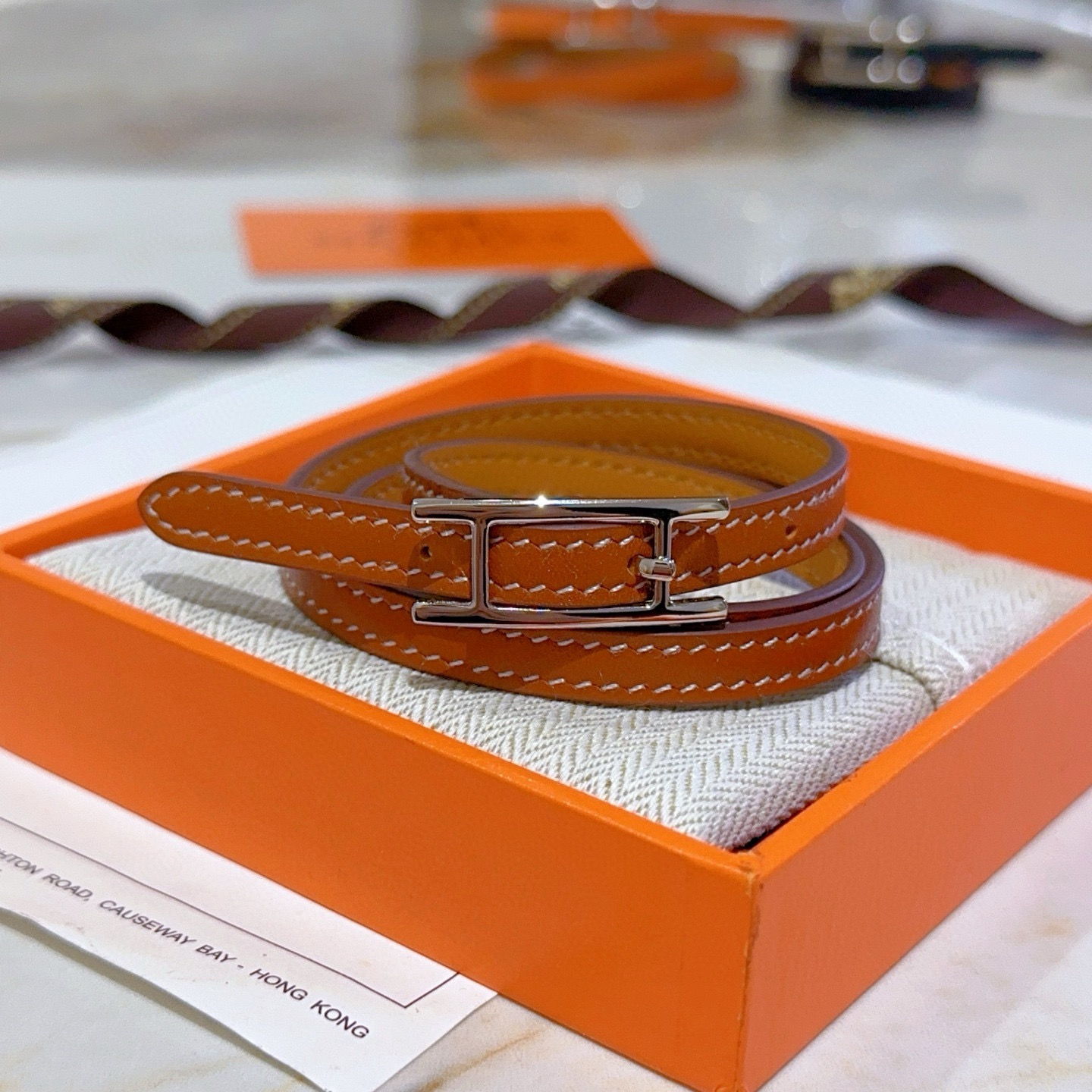 Bracciale Hermes Behapi Double Tour in pelle marrone chiaro con hardware in argento palladio regolabile in doppia lunghezza