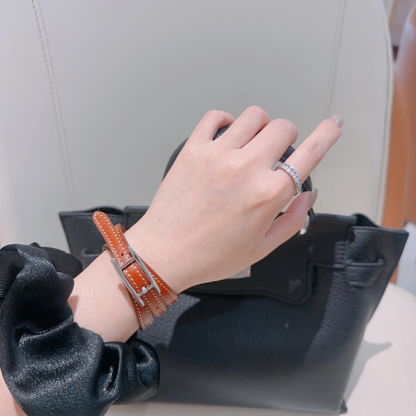 Bracciale Hermes Behapi Double Tour in pelle marrone chiaro con hardware in argento palladio regolabile in doppia lunghezza