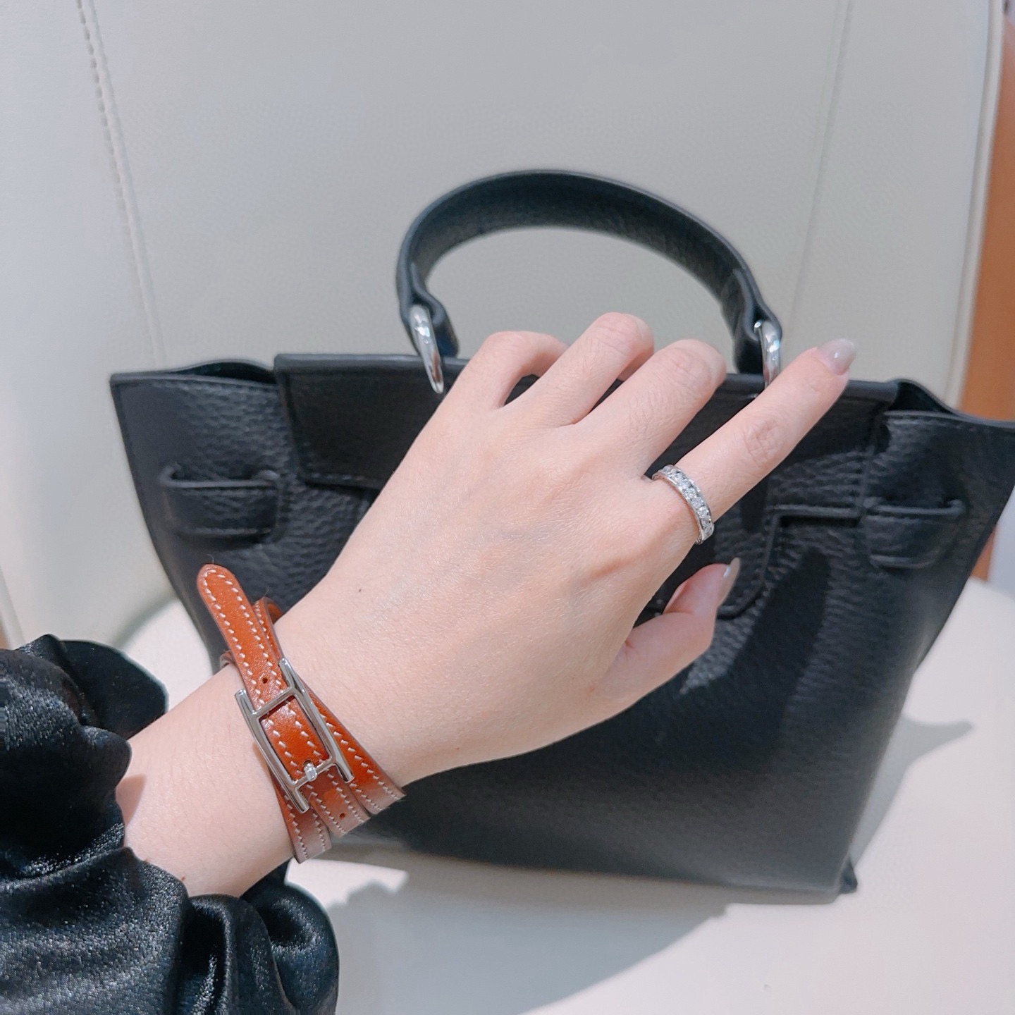 Bracciale Hermes Behapi Double Tour in pelle marrone chiaro con hardware in argento palladio regolabile in doppia lunghezza