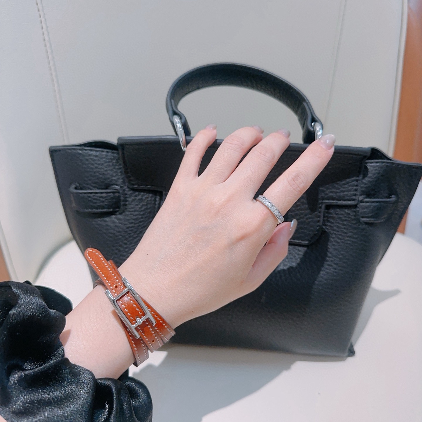 Bracciale Hermes Behapi Double Tour in pelle marrone chiaro con hardware in argento palladio regolabile in doppia lunghezza