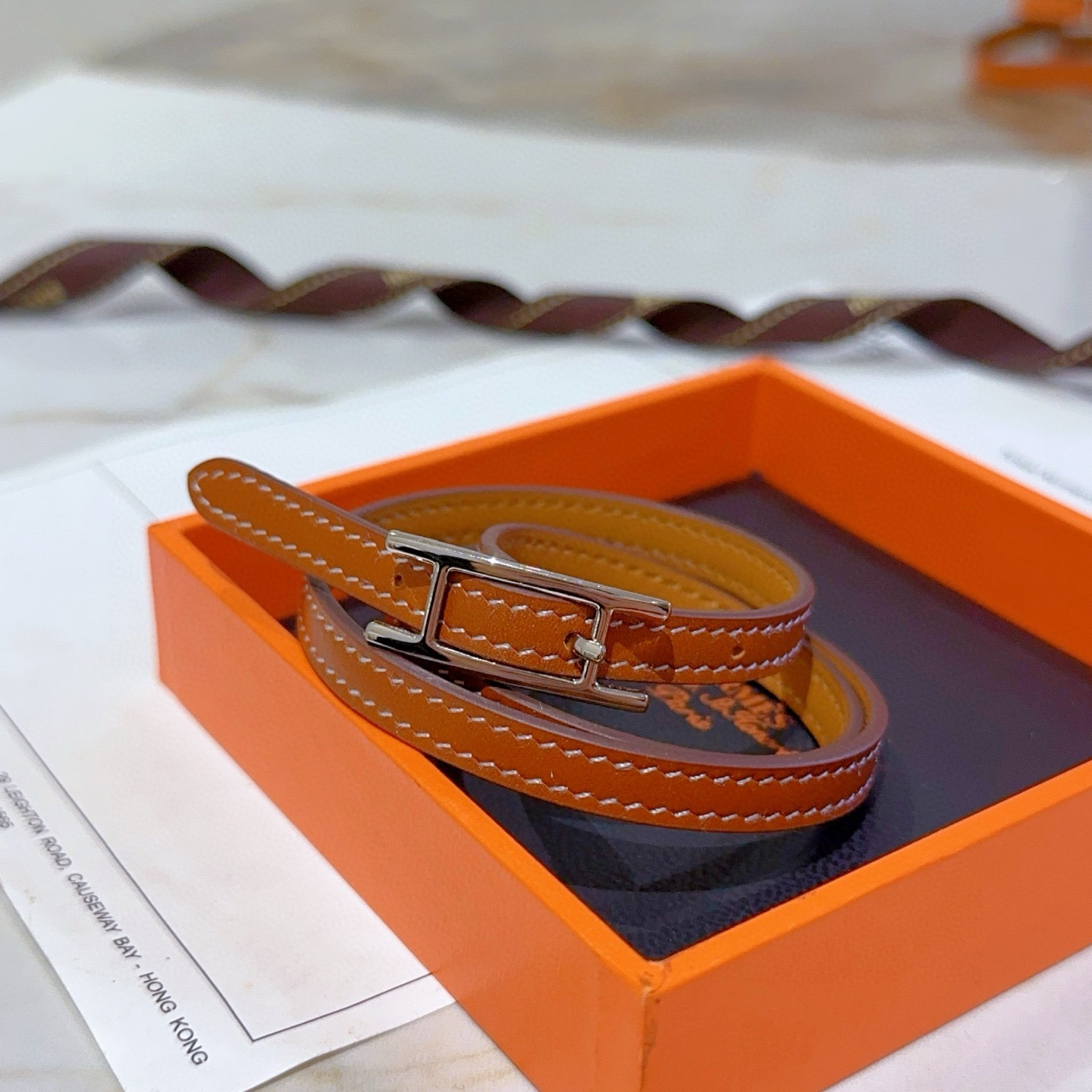 Bracciale Hermes Behapi Double Tour in pelle marrone chiaro con hardware in argento palladio regolabile in doppia lunghezza