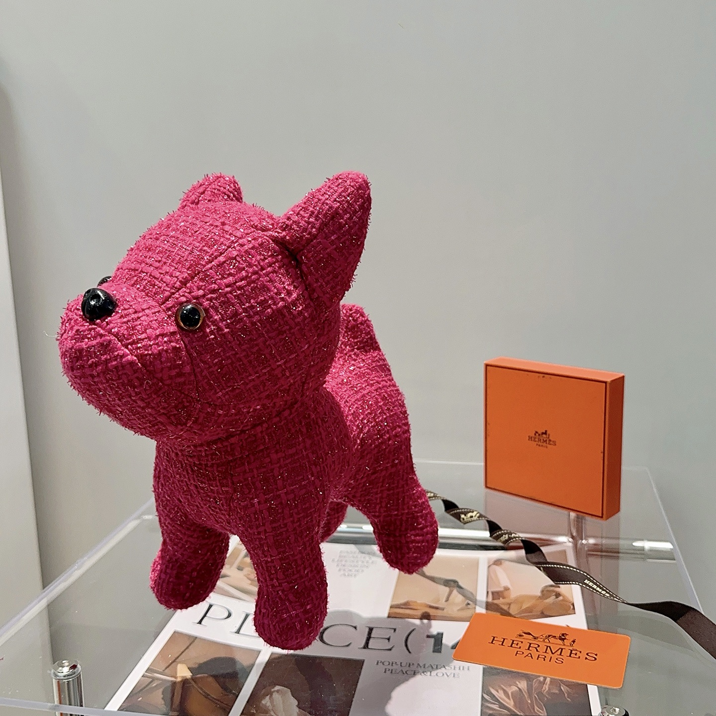Ciondolo Hermes Buddy Dog Charm Tweed glitterato fucsia con accenti in resina nera 28 cm