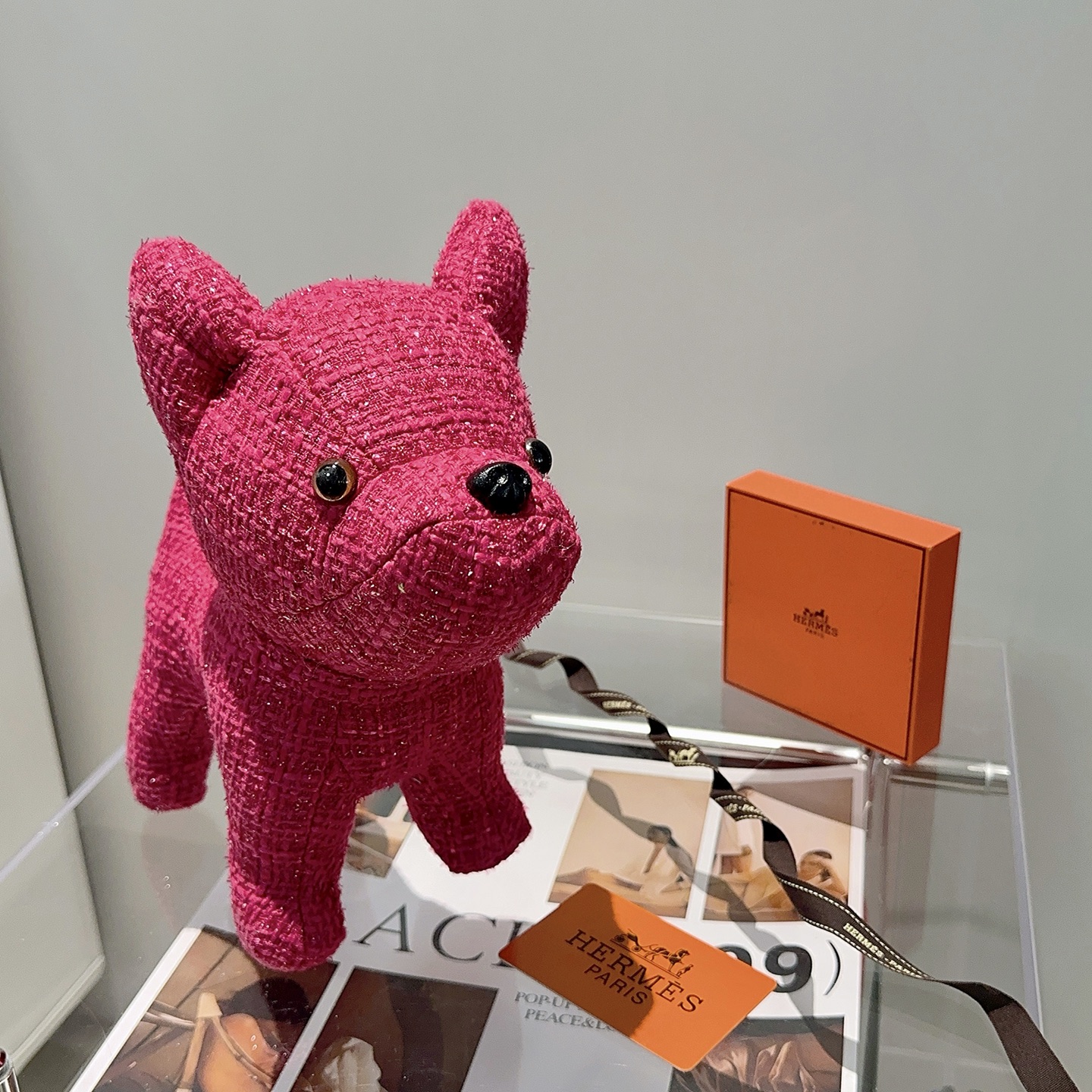 Ciondolo Hermes Buddy Dog Charm Tweed glitterato fucsia con accenti in resina nera 28 cm