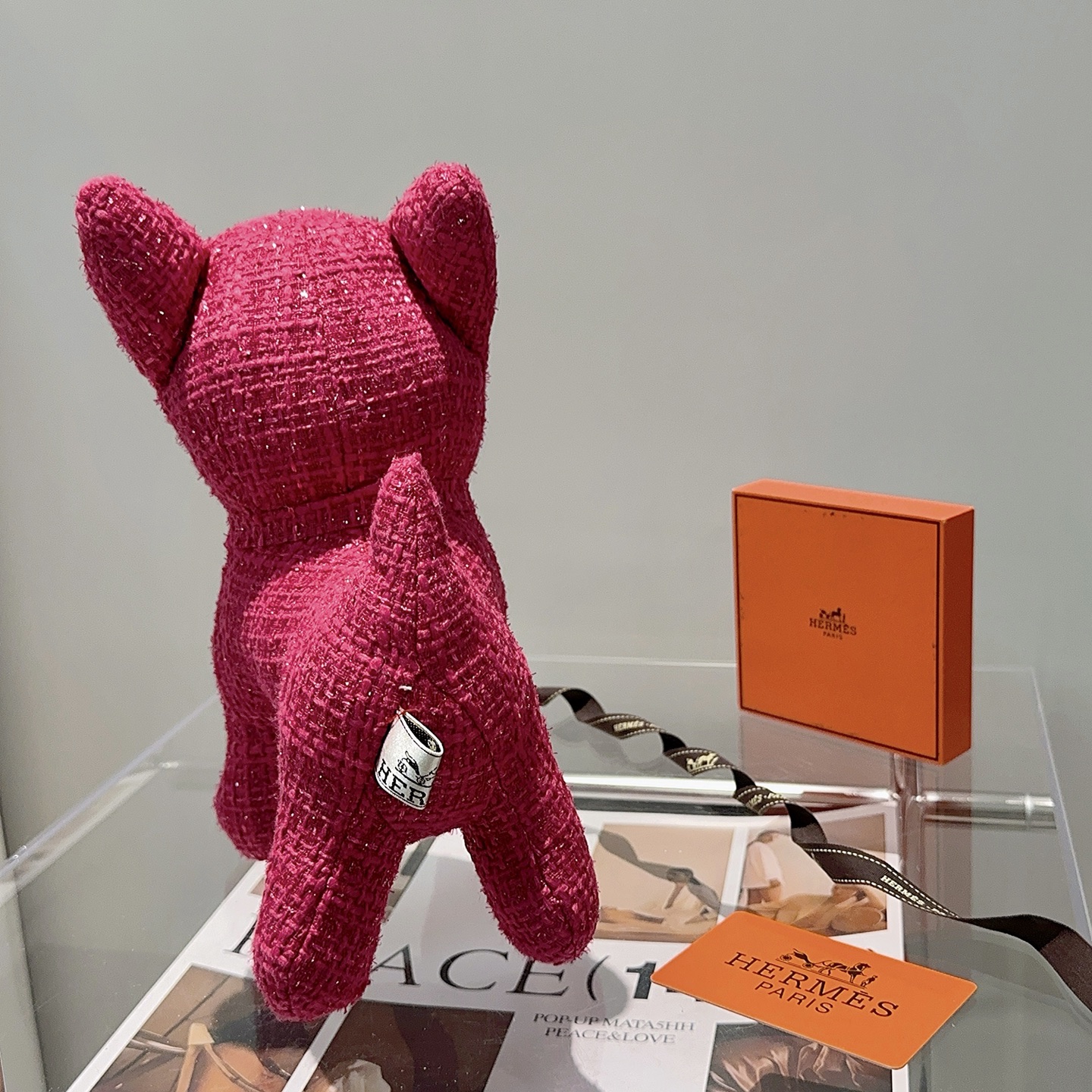 Ciondolo Hermes Buddy Dog Charm Tweed glitterato fucsia con accenti in resina nera 28 cm