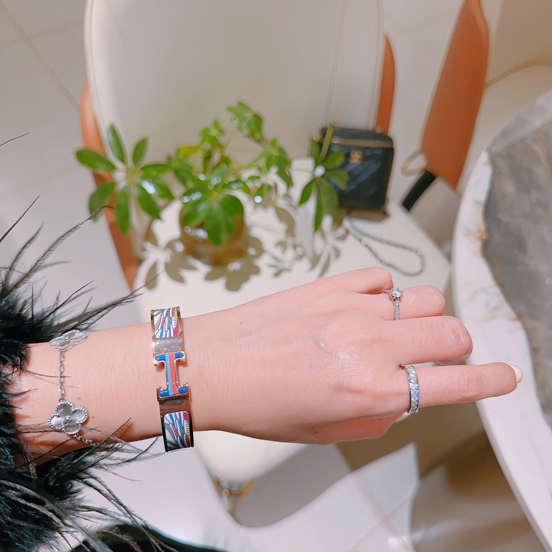 Bracciale Hermes Clic H Metallo placcato oro rosa con smalto stampato multicolor blu rosso arancione viola verde bianco PM circonferenza 17cm