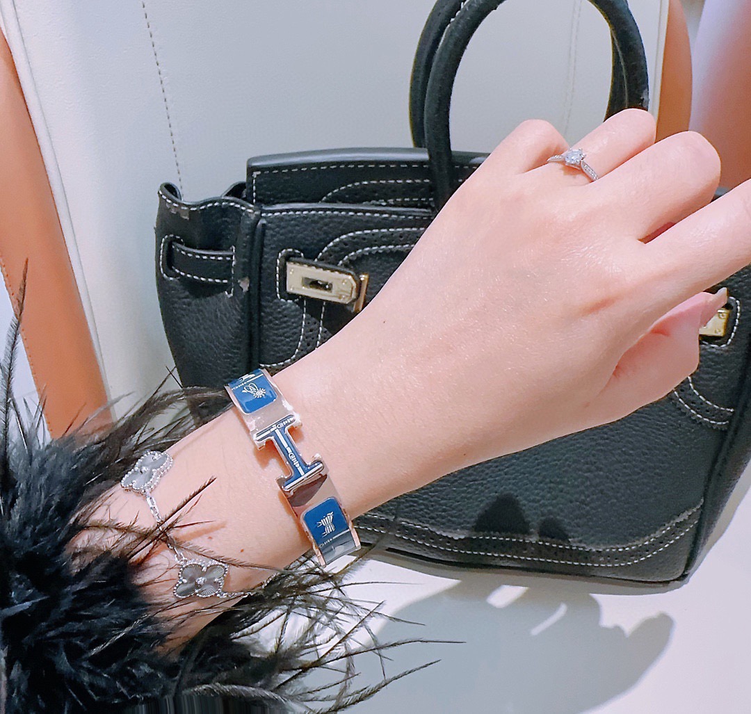 Bracciale Hermes Clic H in metallo placcato oro rosa con smalto blu navy 17 cm