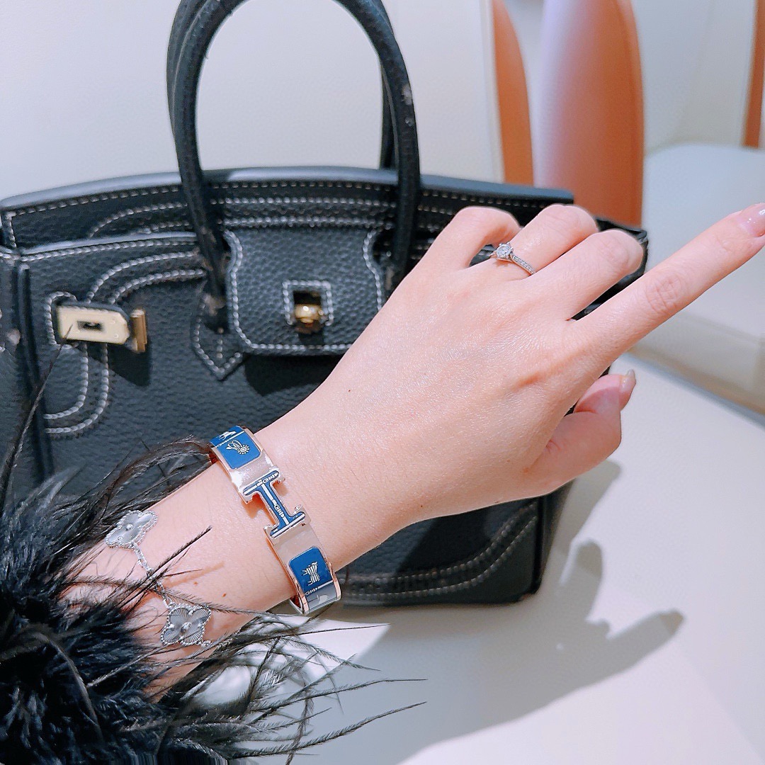 Bracciale Hermes Clic H in metallo placcato oro rosa con smalto blu navy 17 cm