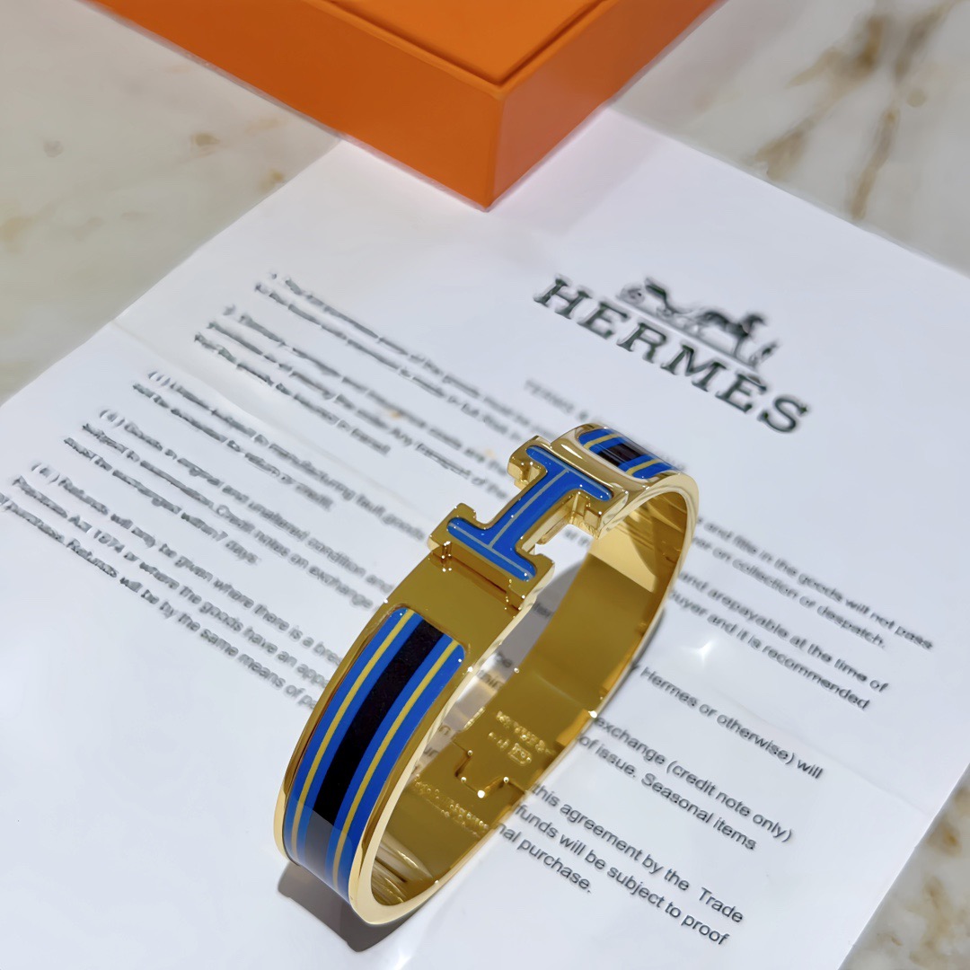 Bracciale Hermes Clic H in metallo placcato oro con smalto blu navy e giallo PM
