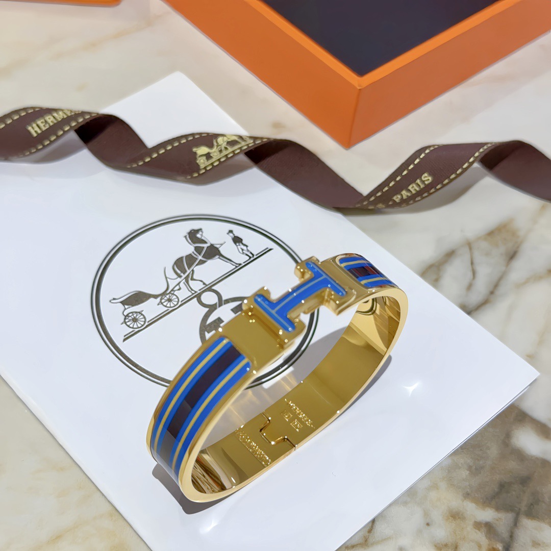 Bracciale Hermes Clic H in metallo placcato oro con smalto blu navy e giallo PM