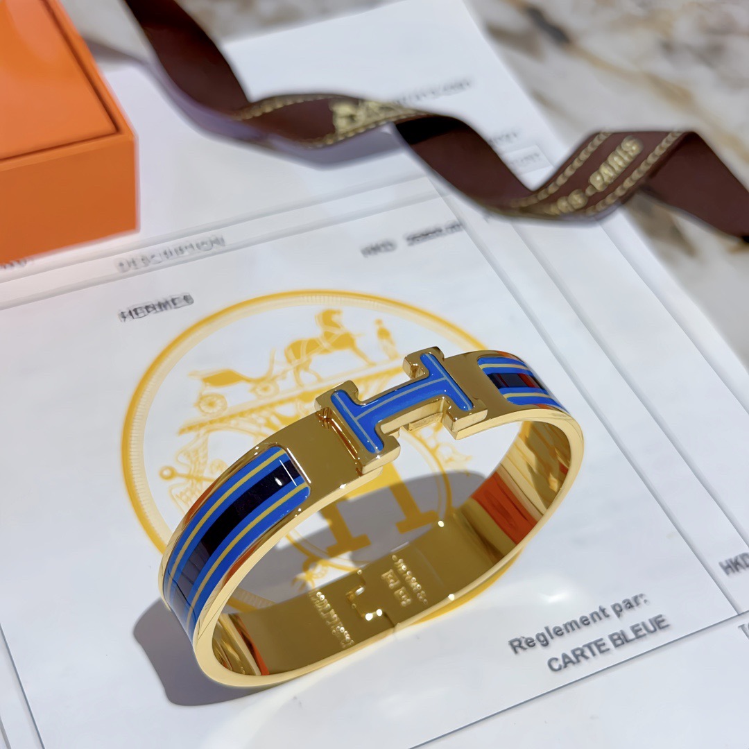 Bracciale Hermes Clic H in metallo placcato oro con smalto blu navy e giallo PM