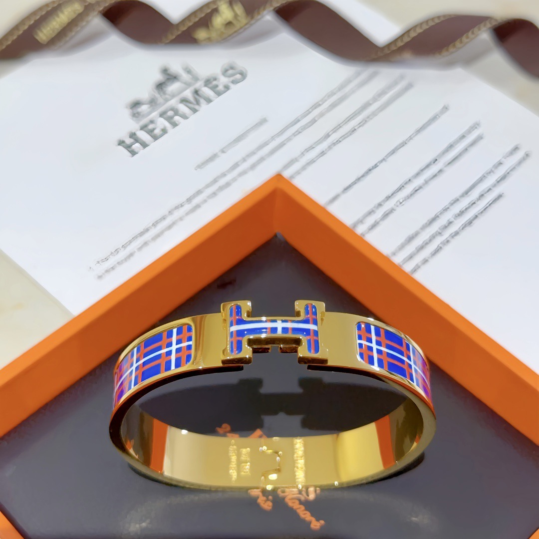 Bracciale Hermes Clic H in metallo placcato oro con smalto tartan blu rosso bianco PM