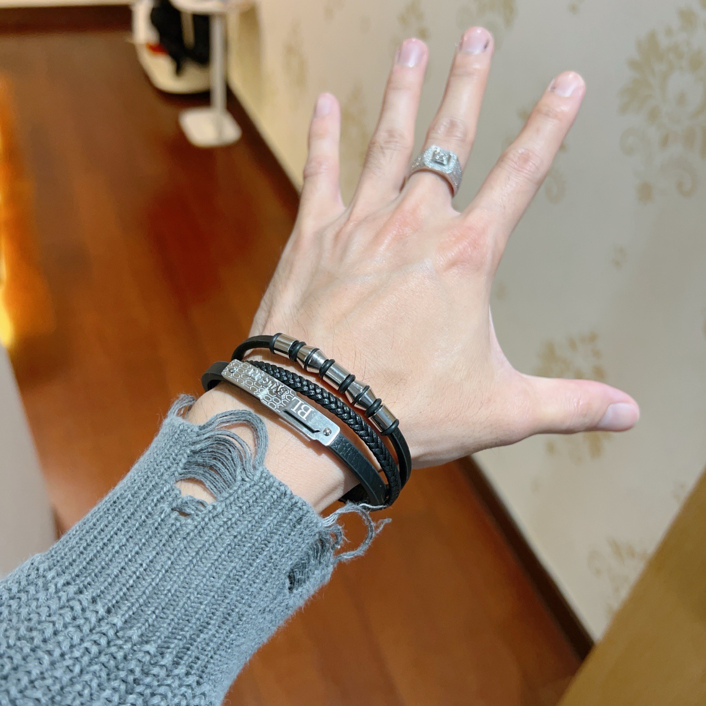 Bvlgari Serpenti bracelet Black leather with silver-toned metal hardware 19cm