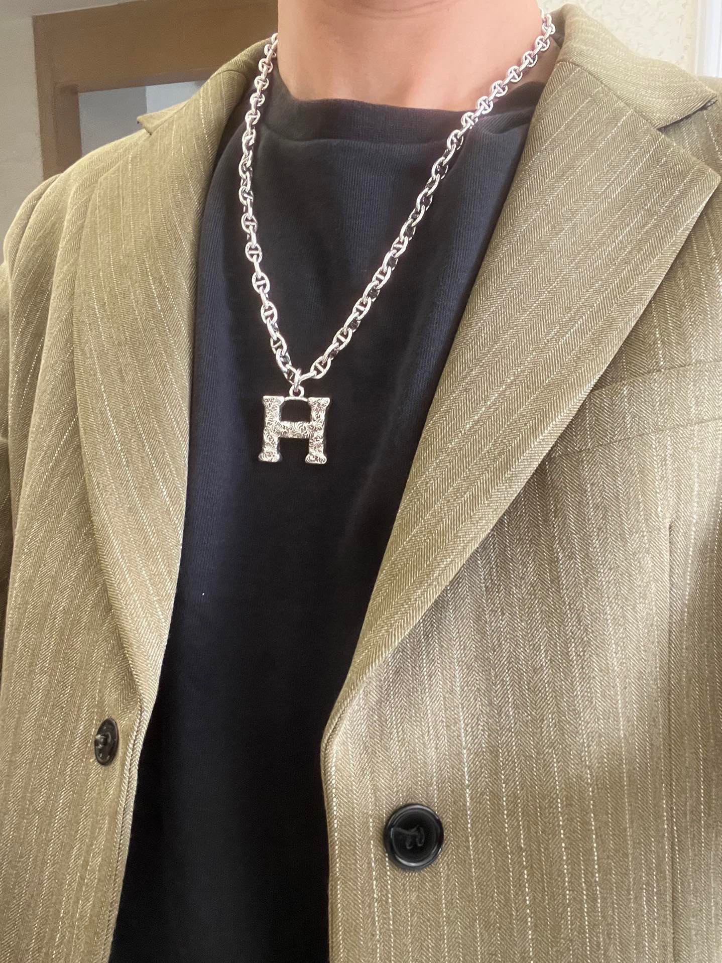 Hermes Chaine d'Ancre Collana con pendente H inciso Metallo argentato antico con dettagli incisi ossidati scuri 60 cm