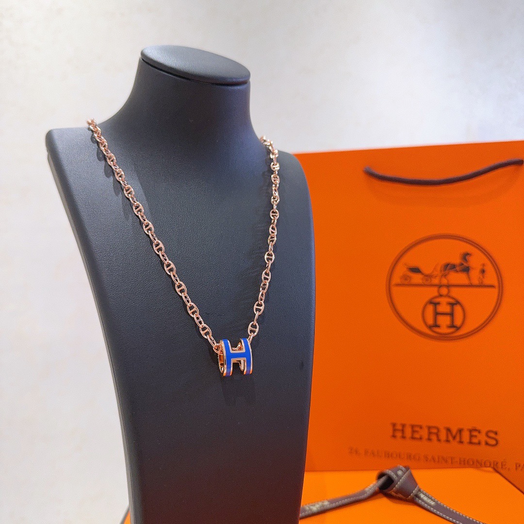 Collana Hermes Pop H in metallo oro rosa con smalto blu 40 cm
