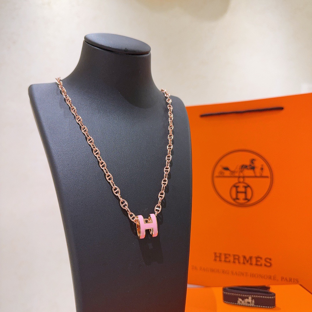 Collana Hermes Pop H Metallo oro rosa con smalto rosa chiaro 40 cm