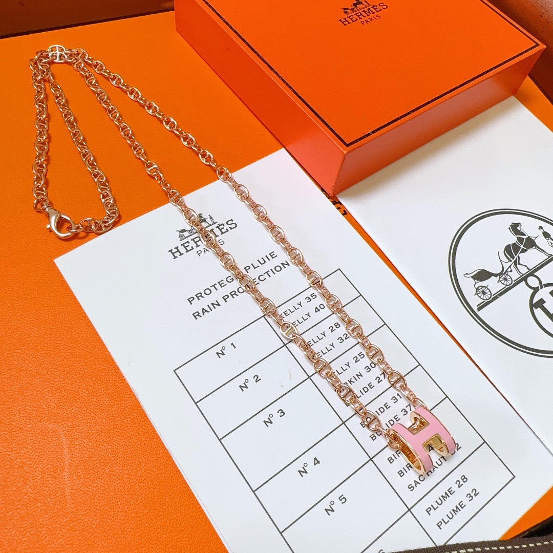 Collana Hermes Pop H Metallo oro rosa con smalto rosa chiaro 40 cm