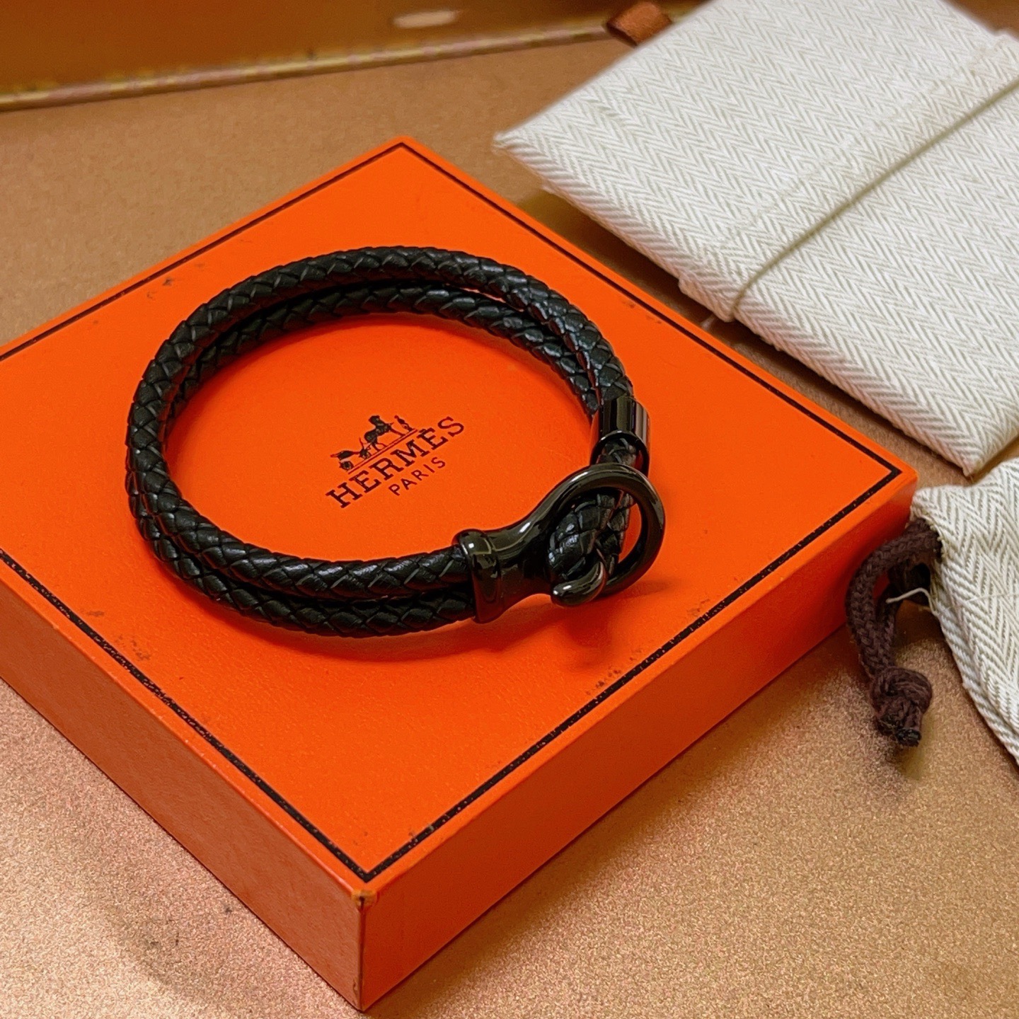 Bracciale Hermes New H Pelle intrecciata nera con hardware nero canna di fucile 19 cm