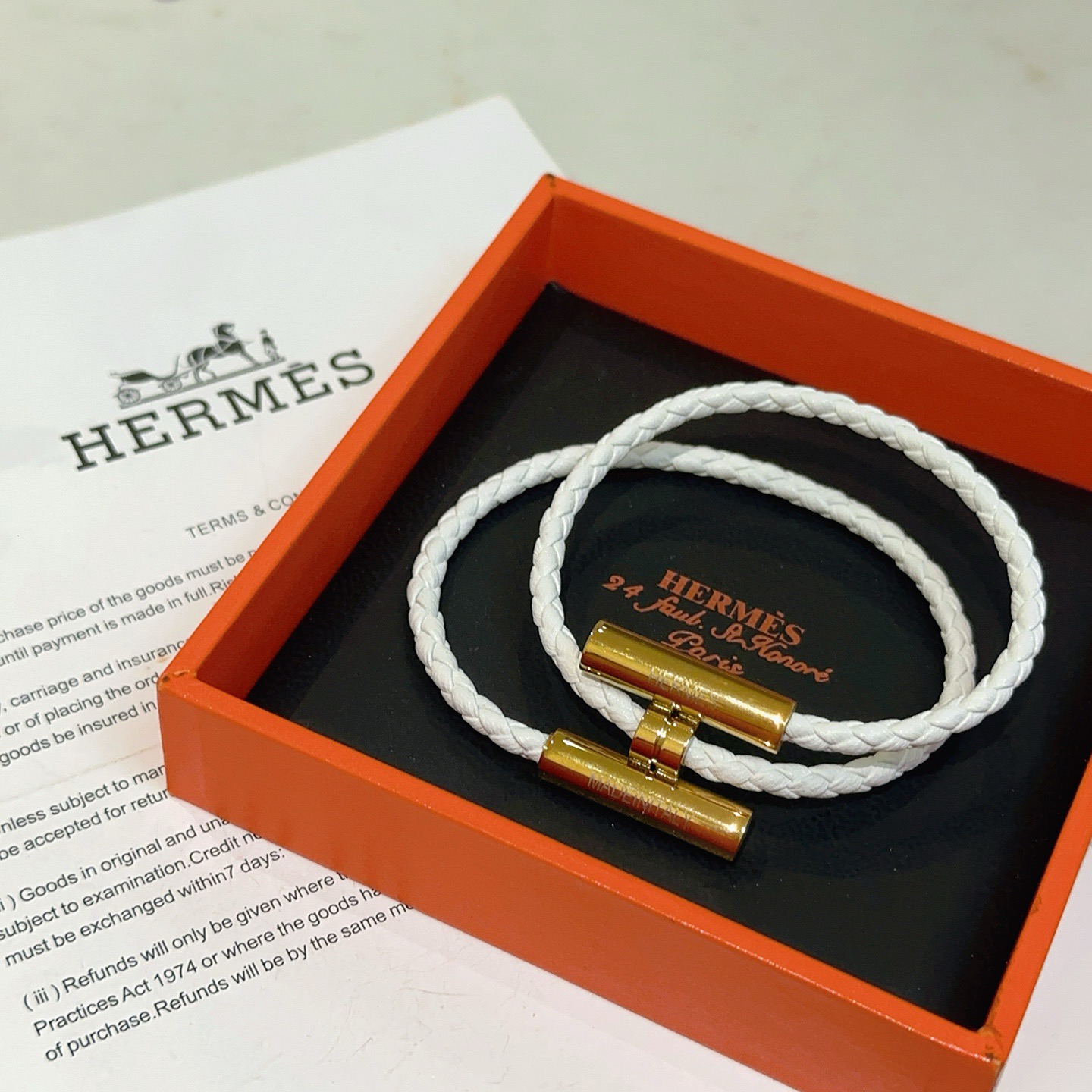 Pulsera Hermes Tournis Tresse cuero trenzado blanco herrajes de metal chapado en oro 38 cm doble vuelta