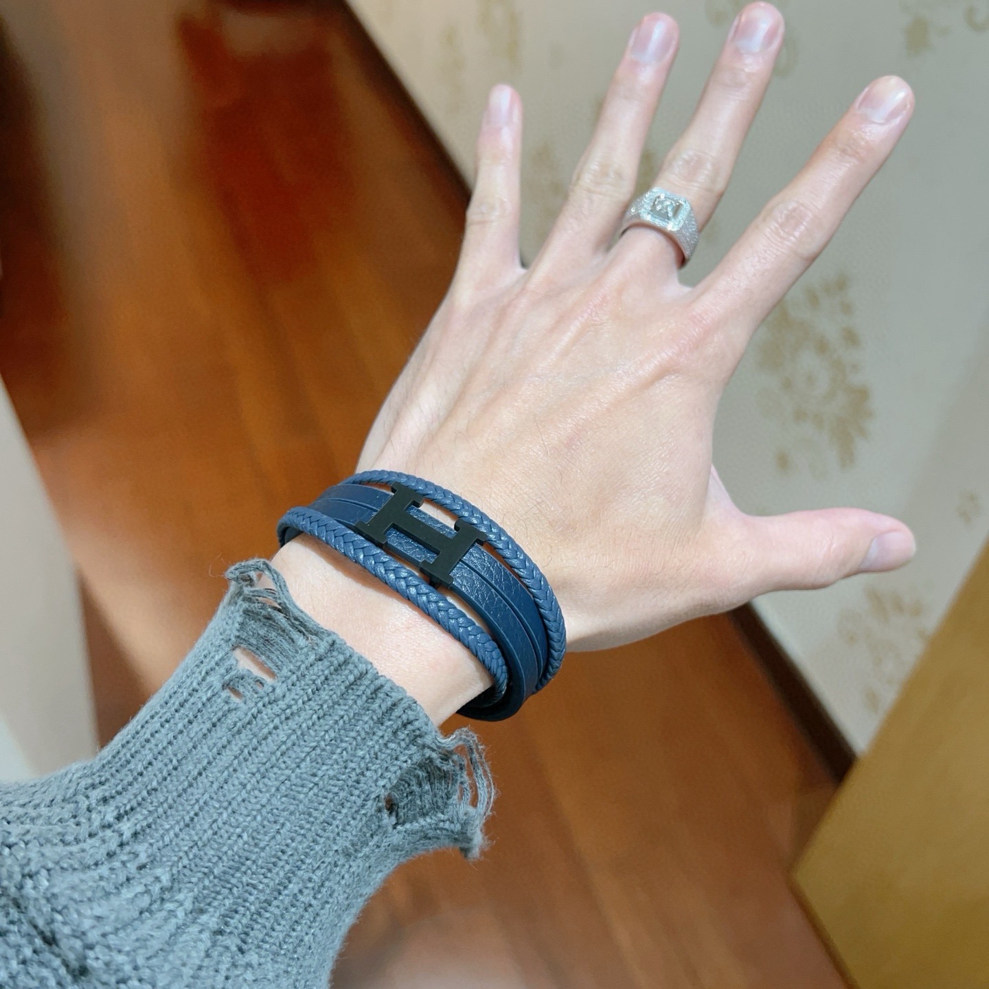 Bracciale Hermes New H metallo nero opaco pelle blu navy 19 cm
