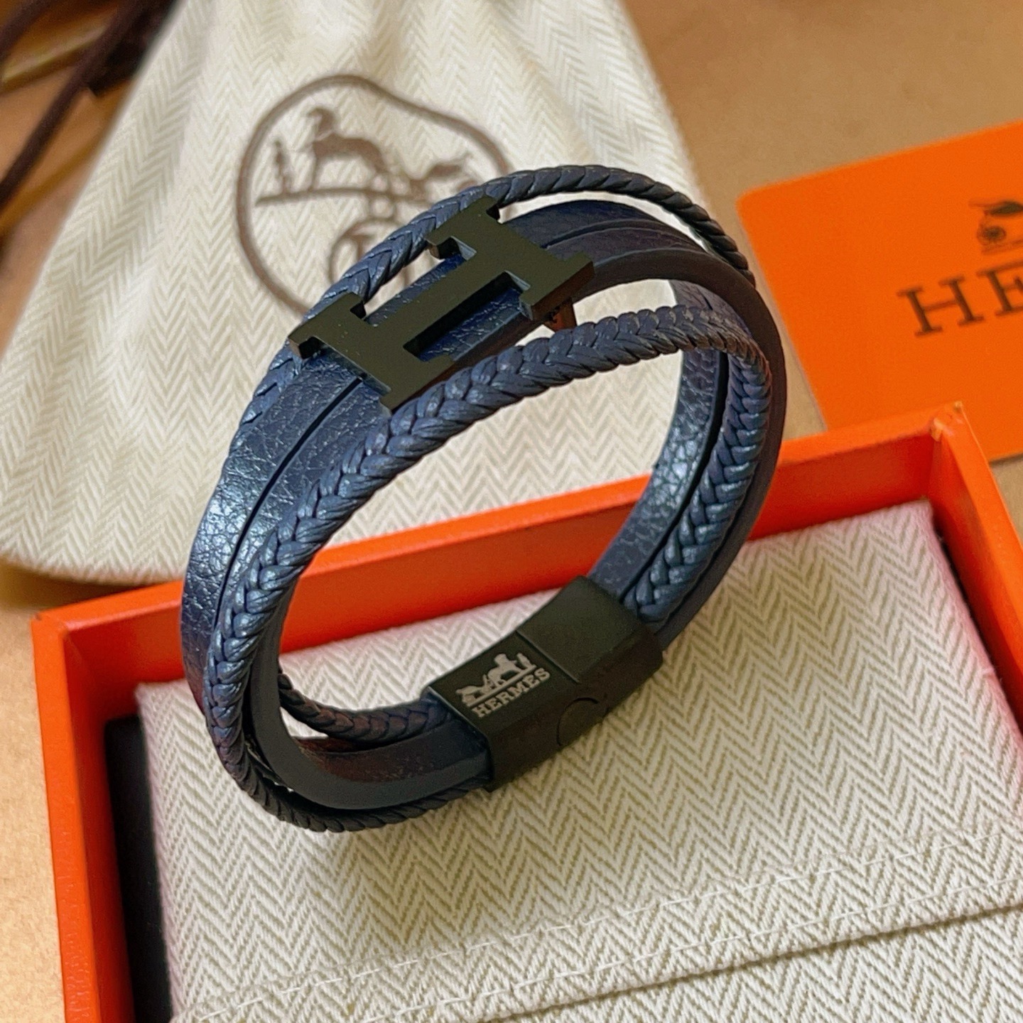 Bracciale Hermes New H metallo nero opaco pelle blu navy 19 cm
