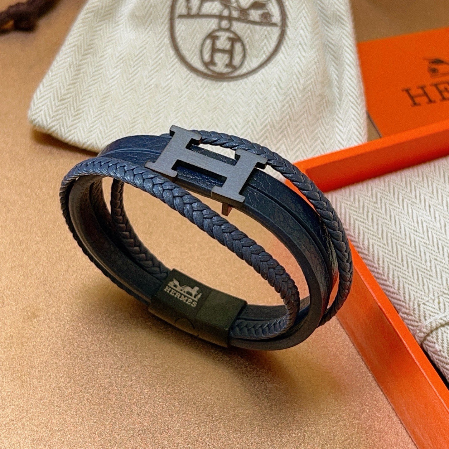 Bracciale Hermes New H metallo nero opaco pelle blu navy 19 cm