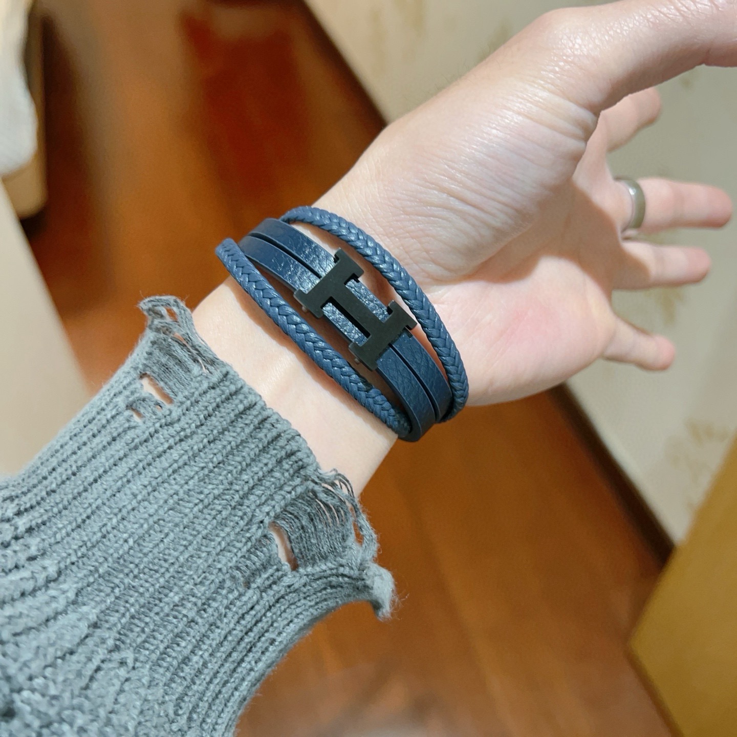 Bracciale Hermes New H metallo nero opaco pelle blu navy 19 cm
